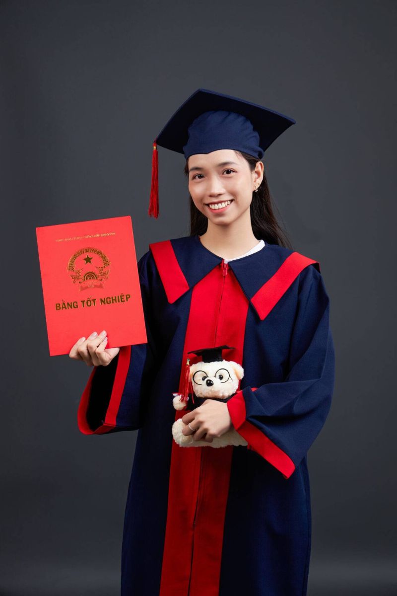 Chụp ảnh concept tốt nghiệp: Lưu giữ thanh xuân tươi đẹp