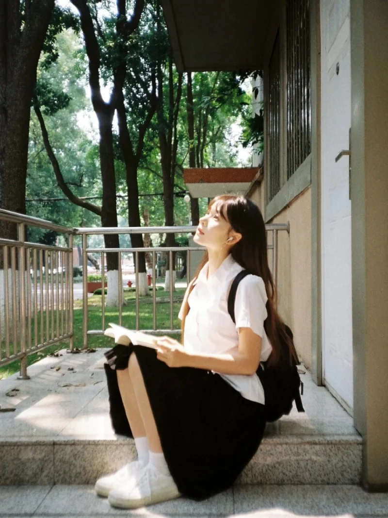 Chụp ảnh concept tốt nghiệp: Lưu giữ thanh xuân tươi đẹp