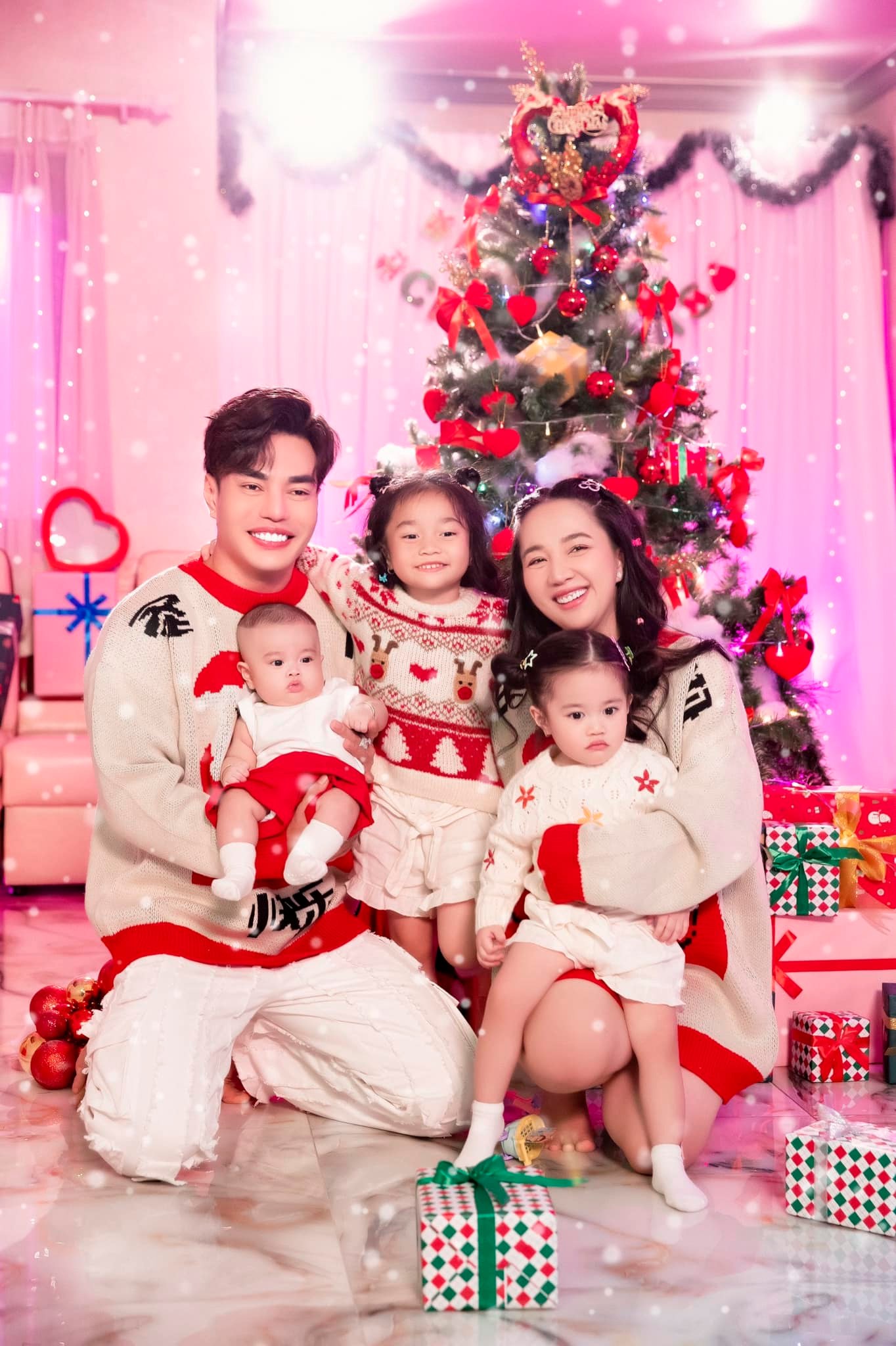 Studio Chụp Concept Gia Đình Noel Đà Nẵng (1)